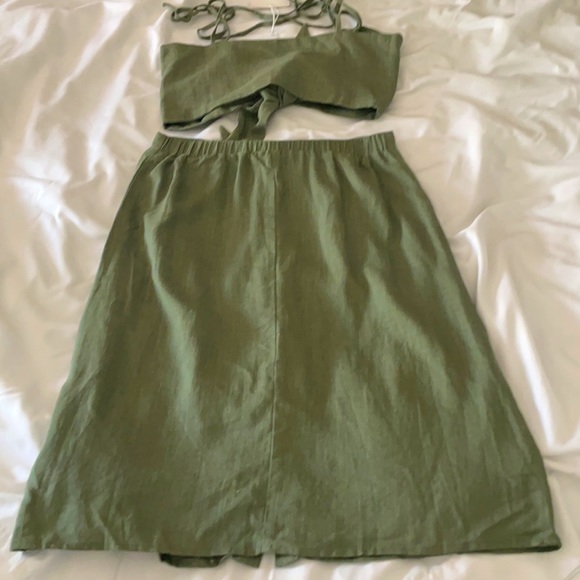 New Matching Set Crop Top and Skirt - Picture 2 of 11